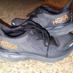 Hokas Clifton 8